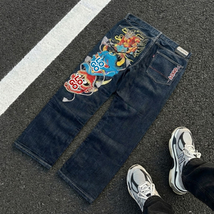 بنطلون جينز ستريت وير مخصص مطبوع بأسلوب الهيب هوب، بقصة مستقيمة وواسعة، بنطلون دينيم فضفاض بتصميم عتيق، نمط مريح مع شعار حسب الطلب - Product Image 1