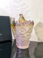 Vase en verre cristal givré de luxe avec relief de perroquet sur branche, dégradé rose, style Art Déco, centre de table pour la décoration intérieure