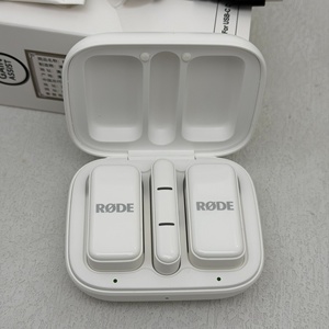 Sistema de Micrófono Inalámbrico Digital Ultracompacto <span class=keywords><strong>Rode</strong></span> para 2 Personas con Conector Lightning, Paquete en Negro y Blanco - Product Image 2