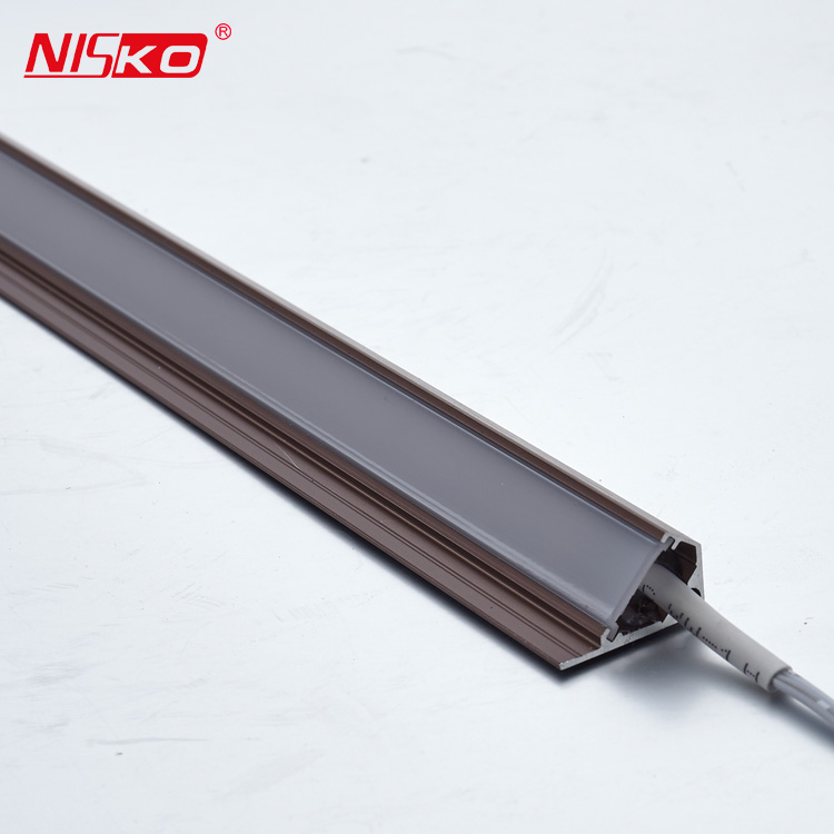 Großhandel kleiderschrank beleuchtung mit türschalter Kaufen Sie die