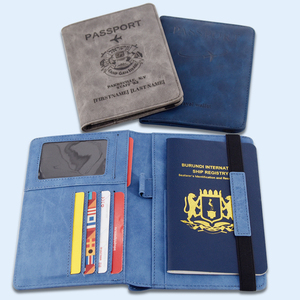 Porta Passaporto Personalizzabile di Alta Qualità 2026 con Slot per Carte di Credito e Slot per SIM - Product Image 1