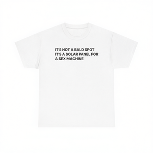 Camiseta de Humor con Meme Divertido: No es un punto calvo, es un panel solar, máquina sexual. Camiseta de broma, regalo, camiseta inapropiada, camiseta de cringe, camiseta para sentirse enrojecido, camiseta para parecer estúpido. - Product Image 1