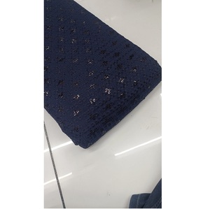 Tissu en rayonne imprimé le plus vendu, texture lisse, confortable pour l'été, idéal pour les kurtas, robes et tuniques, disponible à la vente - Product Image 1