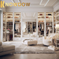 KNOWDOW Armoire villa moderne de luxe Armoire en verre dépoli Demeure contemporaine Dressing Room Design Armoire en bois massif Placard