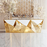 Comptoir de bar de réception en acier inoxydable de style industriel pour les projets d'hôtels dans les halls d'artisanat Opulence sur mesure