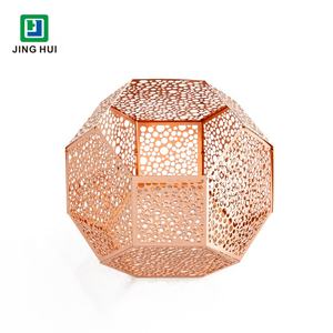 Pantalla de Lámpara Redonda de Metal Plano Hecha a Mano, Pantalla de Lámpara Dorada Tridimensional - Product Image 5