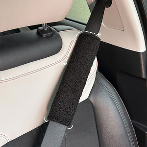 Protector de hombro para cinturón de seguridad de coche, acolchado suave de lana de cordero para niños y adultos, funda protectora para cinturón de seguridad - Product Image 3