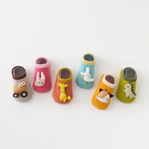 Großhandel benutzer definierte süße Tiere Neugeborene Baby 3d Cartoon weiche Baumwolle Anti-Rutsch-Baby Kleinkind Rassel Socken Günstige Baby Boden Socken