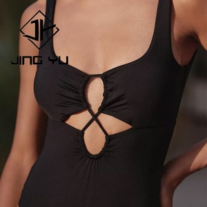Maillots de bain personnalisés à faible MOQ, maillots de bain noirs de luxe à découpes pour femmes, maillots de bain en polyester écologiques fabriqués par des designers - Product Image 3