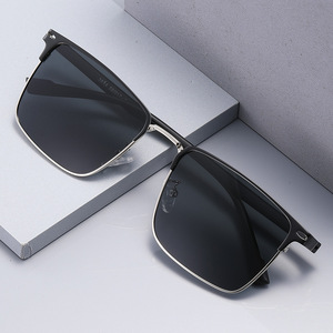 Lunettes de soleil polarisées pour la pêche, monture carrée pour hommes, protection UV400, lentille TAC, monture en plastique et métal, couleur noire, utilisation en extérieur - Product Image 4