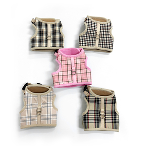 Arnés para Gatos de Excelente Calidad, Ajustable, Cómodo, de Lujo, con Diseño Personalizado a Cuadros - Product Image 1