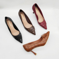 Escarpins à talon chaton pour femme, motif croco, bout pointu, avec boucle décorative, à enfiler, élégants pour le bureau et le travail