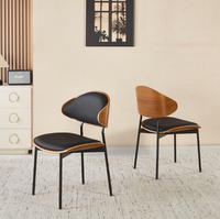 Chaise de salle à manger contemporaine écologique de luxe léger, structure en bois massif, coussin en cuir synthétique, dossier incurvé, pieds en métal, pour la maison