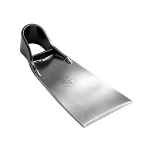 Airi Shield - Azada de Jardín de Acero con Alto Contenido de Carbono y Mango de Madera, para Labrar Tierra Dura, Desherbar y Cavar, Herramienta Agrícola - Product Image 3