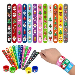 מפעל מותאם אישית הדפסת קידום מתנת סיליקון Cartoon איור סטירה צמיד להקת הצמד צמיד - Product Image 1