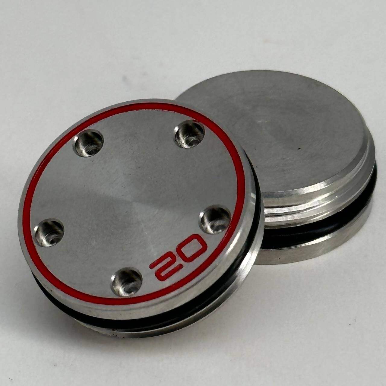 1 ชิ้น สีเงินพร้อมวงแหวนสีแดง น้ำหนัก 20 กรัม