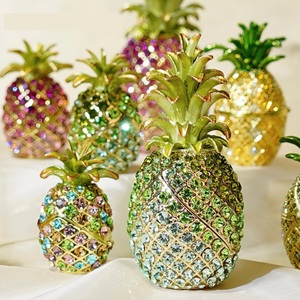 LUYI Nouveauté Tendance : Boîte à Bijoux Créative en Métal Émaillé, Motif Ananas Diamanté, Idéale pour la Décoration Intérieure - Product Image 1