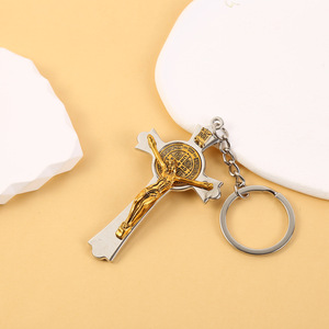 Cruz católica Llavero Metal San Benito Cruz Llavero Católico Crucifijo Medalla Llavero Jerusalén Encanto - Product Image 4