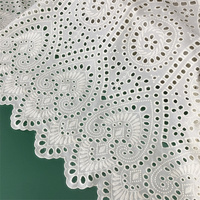 Broderie directe du fabricant Tissu de coton à oeillet pouvant être teint Tissu de dentelle à fleurs Tissu pour robe de fille