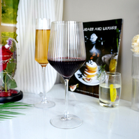 Ensemble de verres à vin et flûtes en verre côtelé de qualité supérieure - Sans BPA, sans danger pour les aliments, passe au lave-vaisselle, couleur et logo personnalisés - Vente en gros