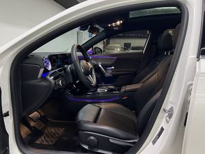 Acceptons les commandes personnalisées – <span class=keywords><strong>Mercedes</strong></span>-Benz <span class=keywords><strong>Classe</strong></span> A Facelift 180L Berline Sport <span class=keywords><strong>2022</strong></span>, Conduite à Gauche, Émissions Euro VI, 10 000 km, Freins à Disque Avant/Arrière - Product Image 4