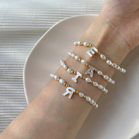 Bracelet pour homme fait main personnalisé, simple et tendance, avec perles de lettres alphabétiques en coquillage d'été et perles de culture d'eau douce, bracelet romantique
