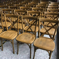 Chaises Empilables en Bois Croisé pour Événements Modernes et Rustiques : Vins, Hôtels, Mariages en Extérieur