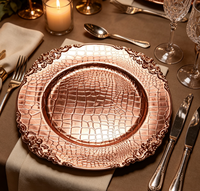 Assiettes de présentation rondes en plastique PP dorées gaufrées élégantes et personnalisées de 13 pouces pour mariages et événements