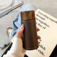 Termos Vakum Mini LED Penunjuk Suhu Desain Tutup Kayu Baja Tahan Karat 304 Dinding Ganda Cangkir Pintar untuk Kopi Teh