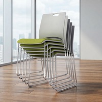 Chaise de visiteur en plastique confortable et empilable, dossier moyen, idéale pour les salles de réunion, les formations et les conférences