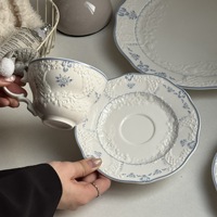 Set Perlengkapan Makan Porselen Prancis Biru Motif Bunga dengan Cangkir Teh, Teko, dan Set Piring Hias Bunga untuk Pernikahan