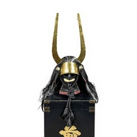 Casque Kabuto de samouraï en fer doré à double corne longue, avec perruque et masque, pièce de présentation pour tourisme culturel, accessoire d'armure japonaise en bois