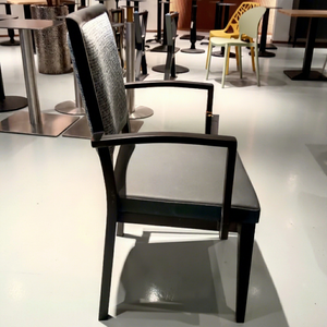 Silla de Restaurante Moderna de Cuero PU con Estructura Metálica, Diseño Contemporáneo, Muebles Comerciales Duraderos para Comedor - Product Image 1