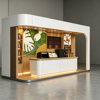 Bois brut tout compris Mall drinks kiosque encastré dans une armoire lumineuse