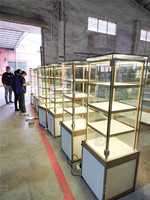 Vitrine de vitrine en verre de lumière Led de meubles de boutique d'or Offre Spéciale personnalisé pour la salle d'exposition d'hypermarché