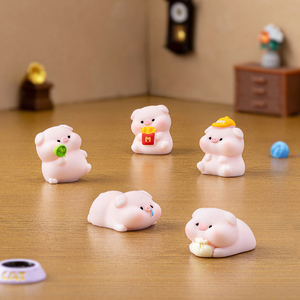 ตุ๊กตาหมูน่ารักสวมหมวกเรซิ่นจิ๋ว ตกแต่งบ้านตุ๊กตา DIY ของตกแต่งโต๊ะขนาดเล็ก - Product Image 2