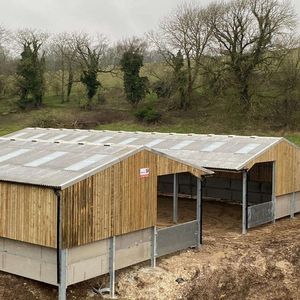 Abri <span class=keywords><strong>de</strong></span> parc d'engraissement haute capacité 60x30m, capacité <span class=keywords><strong>de</strong></span> 200 têtes, conception d'<span class=keywords><strong>allée</strong></span> d'alimentation, construction durable - Product Image 4