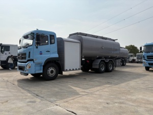 Camion-citerne de ravitaillement en carburant de haute qualité CLW Chassis 6*4 Jet A1, ravitailleur mobile d'aviation à pression par gravité - Product Image 2