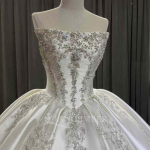 Robe de mariée de luxe en satin avec appliques, coupe princesse, bustier, dos nu, antistatique, décolleté cœur, traîne chapelle, longueur ras du sol - Product Image 6
