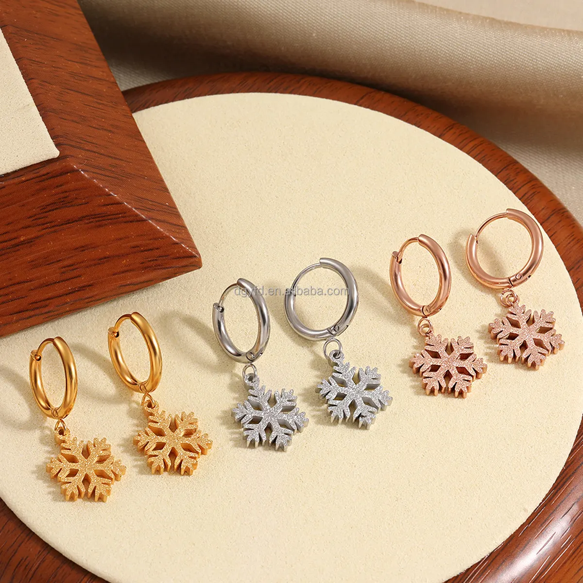 Women Custom 18K Gold PVD Stainless Steel Snowflake Drop Huggie Hoop Earrings Fashion Jewelry Waterproof Christmas Gifts