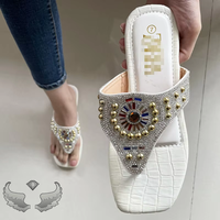 Chaussures d'été pour femme, sandales plates avec strass, chaînes, bijoux, perles, légères, respirantes, durables