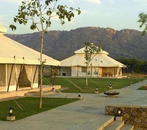 Décor de tente moghole de style riche et luxueux blanc pliant portable exclusif avec drapé de tuyau détachable nouveau modèle pour les événements de mariage - Product Image 1