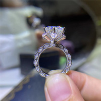 Bunga Mewah 5ct Putih 18K Emas Disepuh Moissanite Berlian Cincin 925 Sterling Silver Putaran Cut Moissanite Cincin Pernikahan untuk Wanita