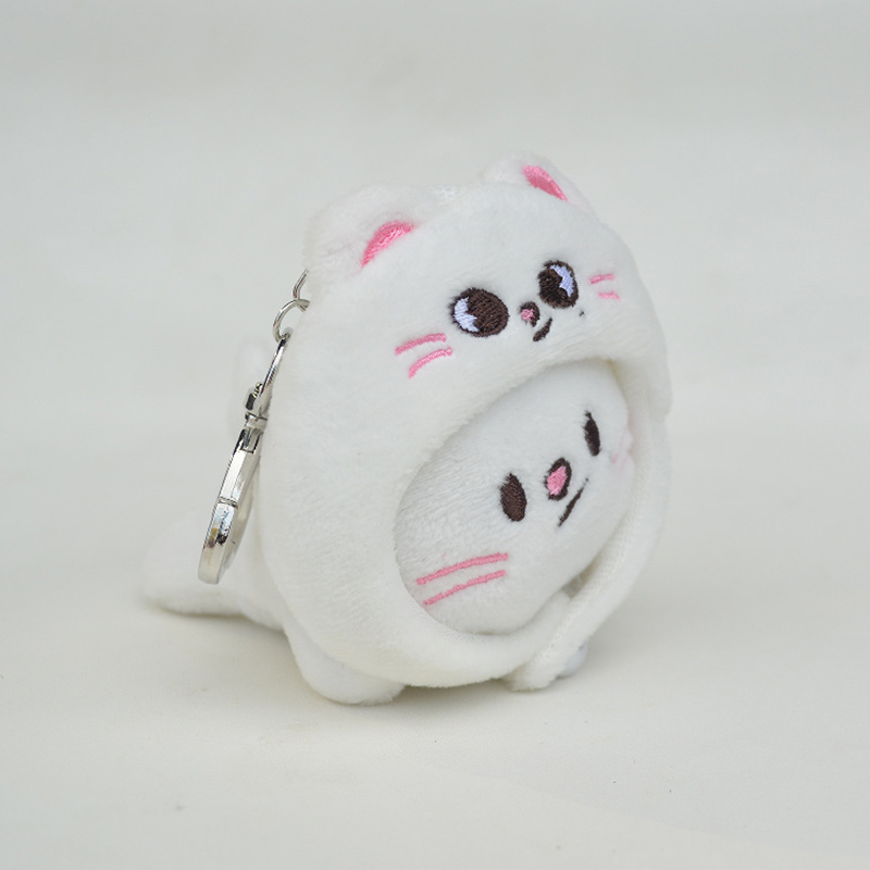 Porte-clés chat blanc - chapeau et pose allongée