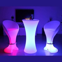 Tables de bar à cocktails en plastique éclairées par LED modernes pour une utilisation hôtelière, imperméables IP60/IP65, ensemble de meubles de fête en plein air à louer
