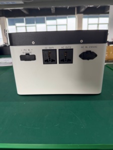 PowMr 1KWh 2KWh สถานีไฟฟ้าพกพา แบตเตอรี่สำหรับแคมป์ปิ้ง 500W 1000W กำลังไฟ 110Vac ระบบจัดเก็บพลังงานแบบพกพาออลอินวัน - Product Image 1