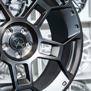 Cerchi Monoblocco per Auto con Finitura Nero Opaco e Coprimozzo Personalizzato, Multi-Raggio 5*114.3 e 70.5, Cerchi Forgiati Monoblocco per Mustang - Product Image 6