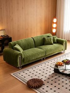 Sofá de Terciopelo Verde de Tres Plazas con Patas de Metal, Estilo Moderno de Mediados de Siglo, Respaldo Acolchado, Muebles para Sala de Estar - Product Image 6