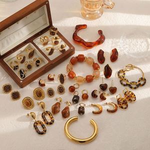 Conjunto de joyería de moda, collar y pulsera de cadena cubana chapada en oro de 14 quilates con un ancho de 8 mm - Product Image 1