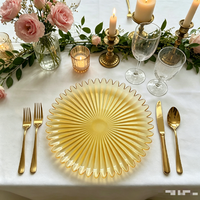 Assiette de présentation en verre cannelé multicolore jaune, sous-assiette peinte par pulvérisation pour les mariages, les hôtels et les entreprises de location d'événements